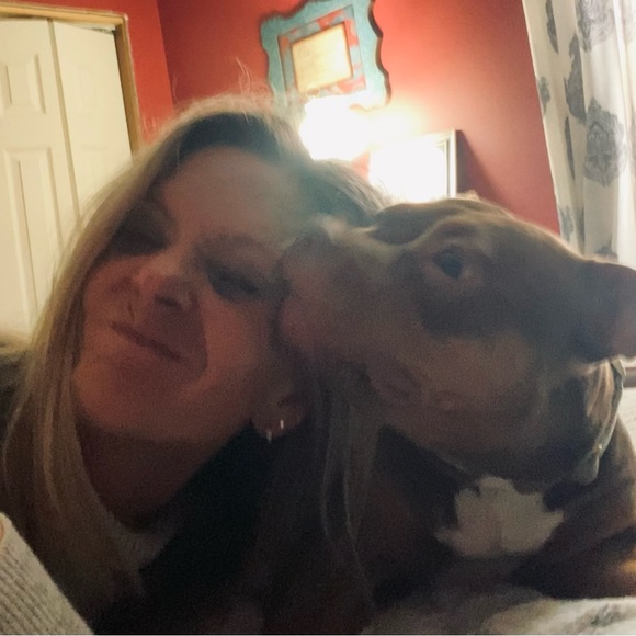 Meet your Posher, Melissa - Picture 2 of 3